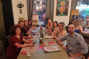 Projekti meeskond kohalikus NSVL stiilis restoranis Raketa Rakia